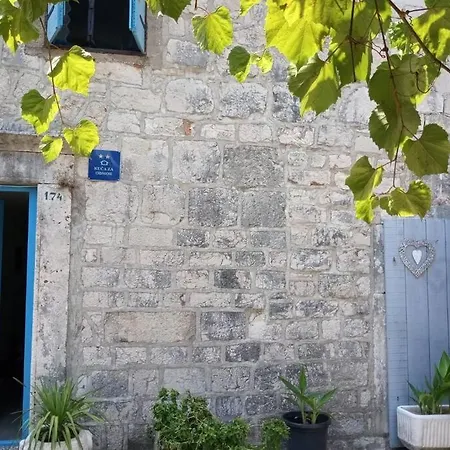 Casa de Férias Charming Stone House Cvetek Vrboska