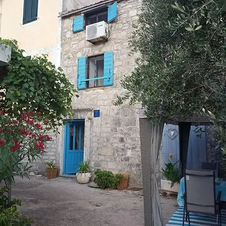 Charming Stone House Cvetek